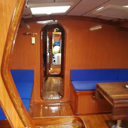 Oceano Tres Botel *